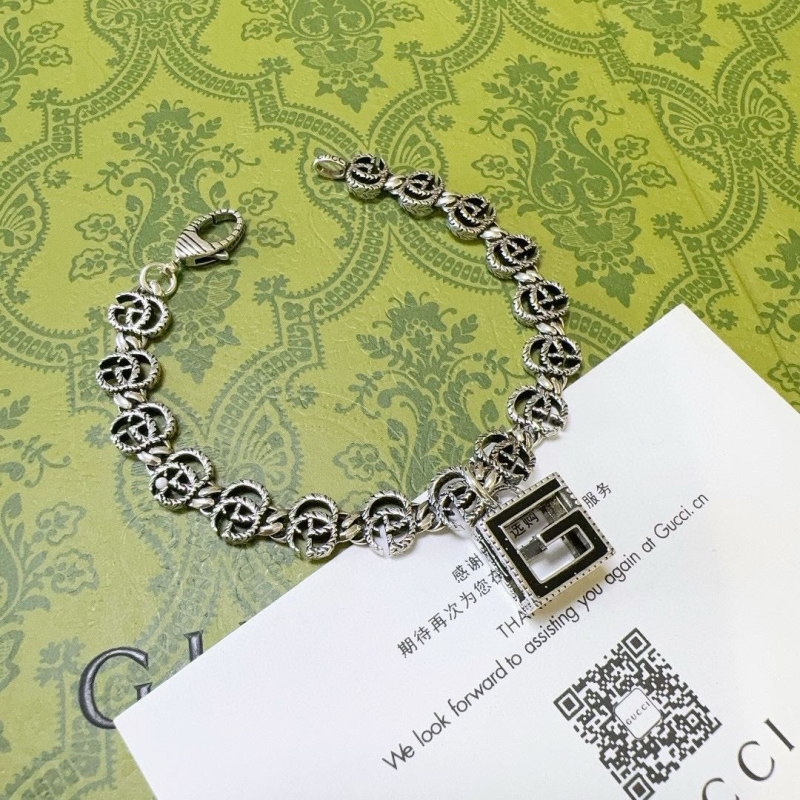 G*u*i bracelets